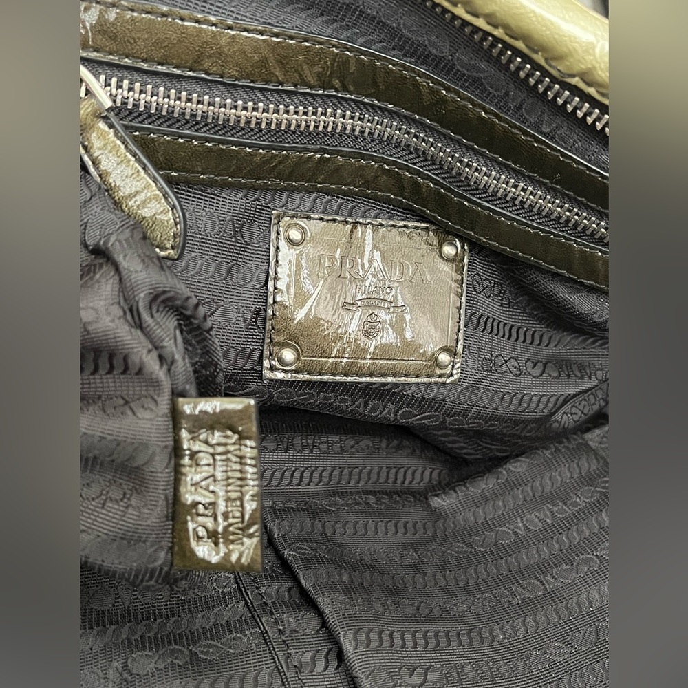Vintage Prada Vernice Sfumata Bauletto Bag
Handles have decorative hardware. - Picture 4 of 15